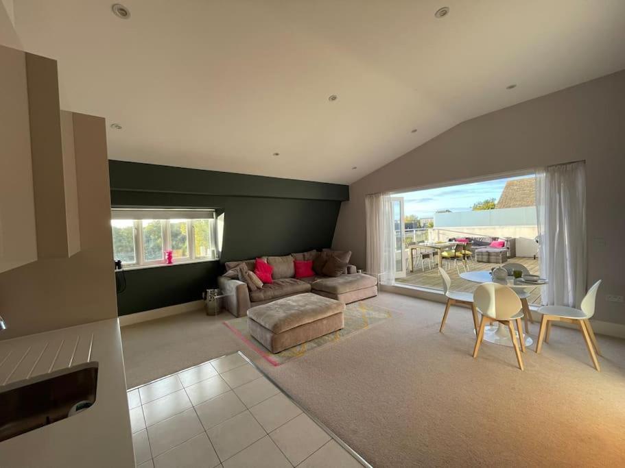 Reed Warbler - Hm111 - Lower Mill Estate Penthouse Apartment With Spa Access Somerford Keynes Екстериор снимка