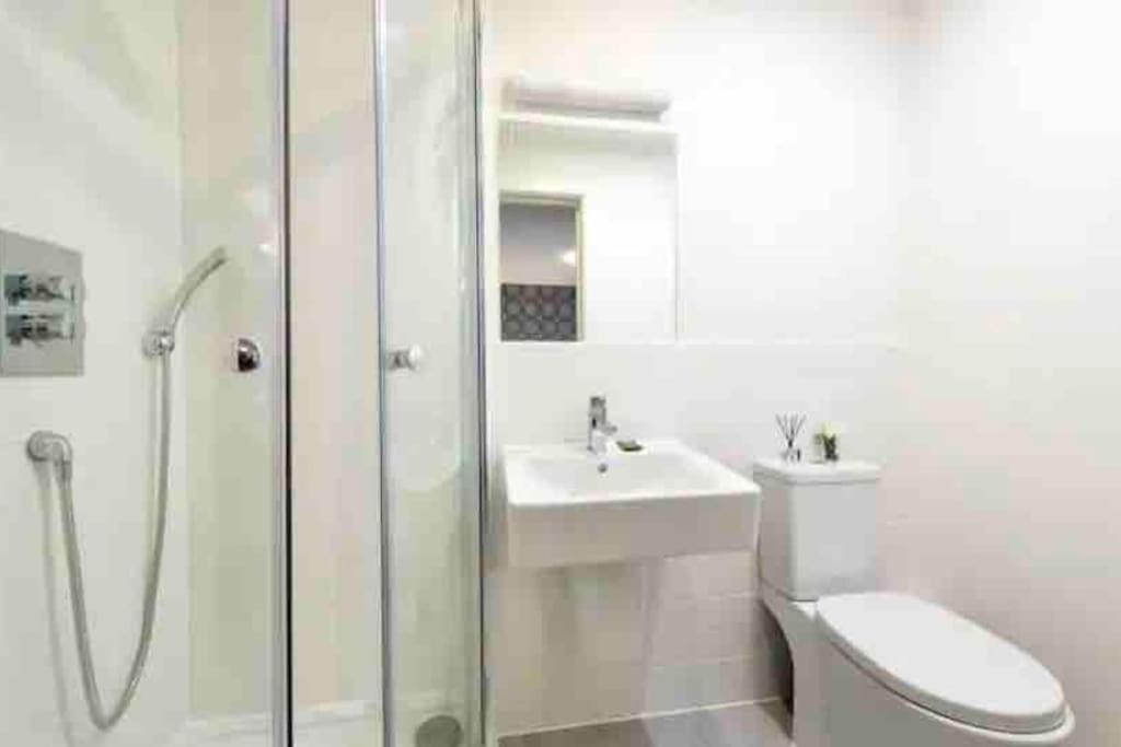 Reed Warbler - Hm111 - Lower Mill Estate Penthouse Apartment With Spa Access Somerford Keynes Екстериор снимка