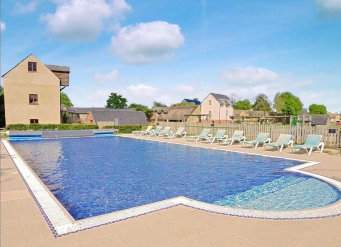 Reed Warbler - Hm111 - Lower Mill Estate Penthouse Apartment With Spa Access Somerford Keynes Екстериор снимка