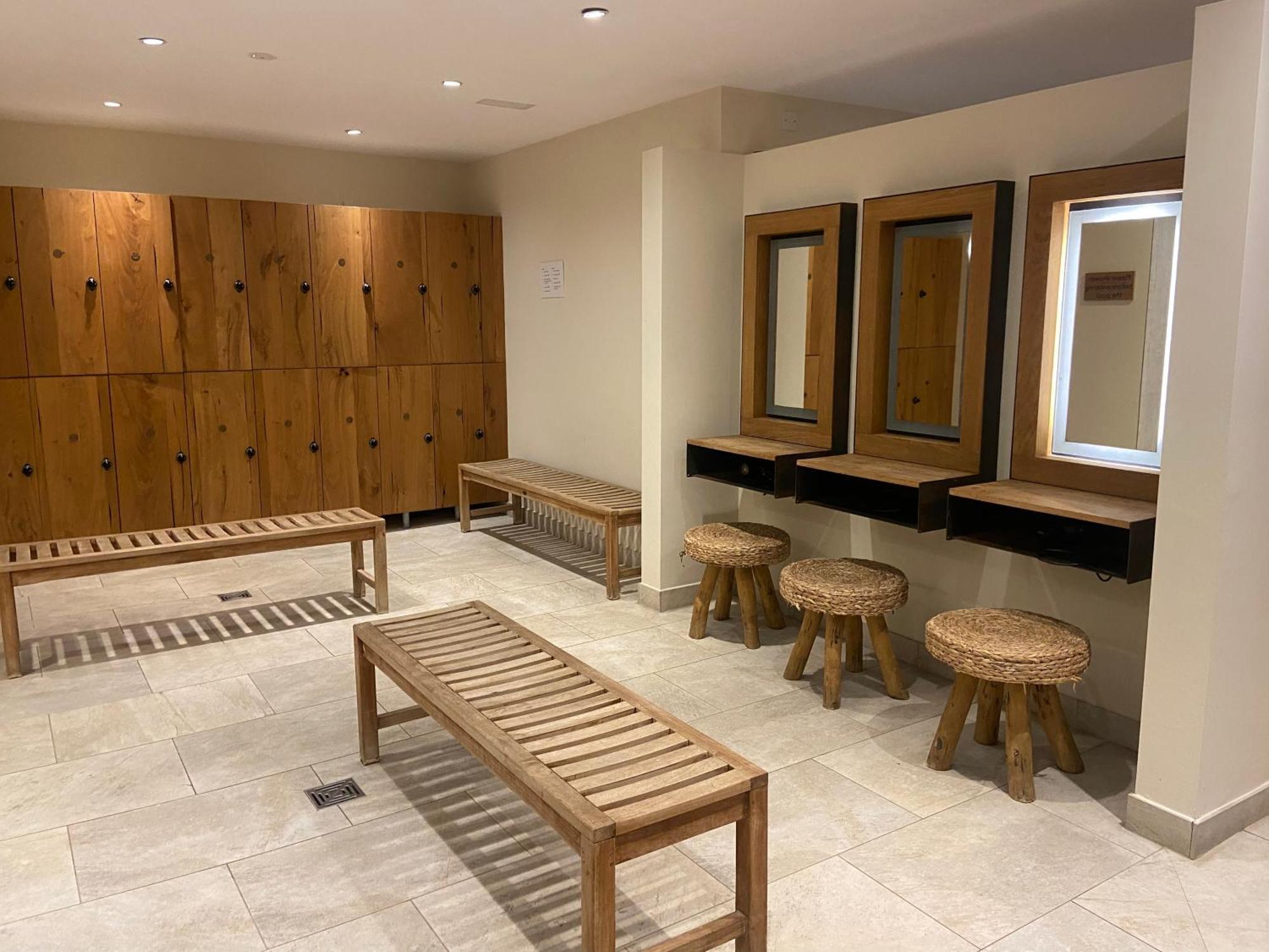 Reed Warbler - Hm111 - Lower Mill Estate Penthouse Apartment With Spa Access Somerford Keynes Екстериор снимка