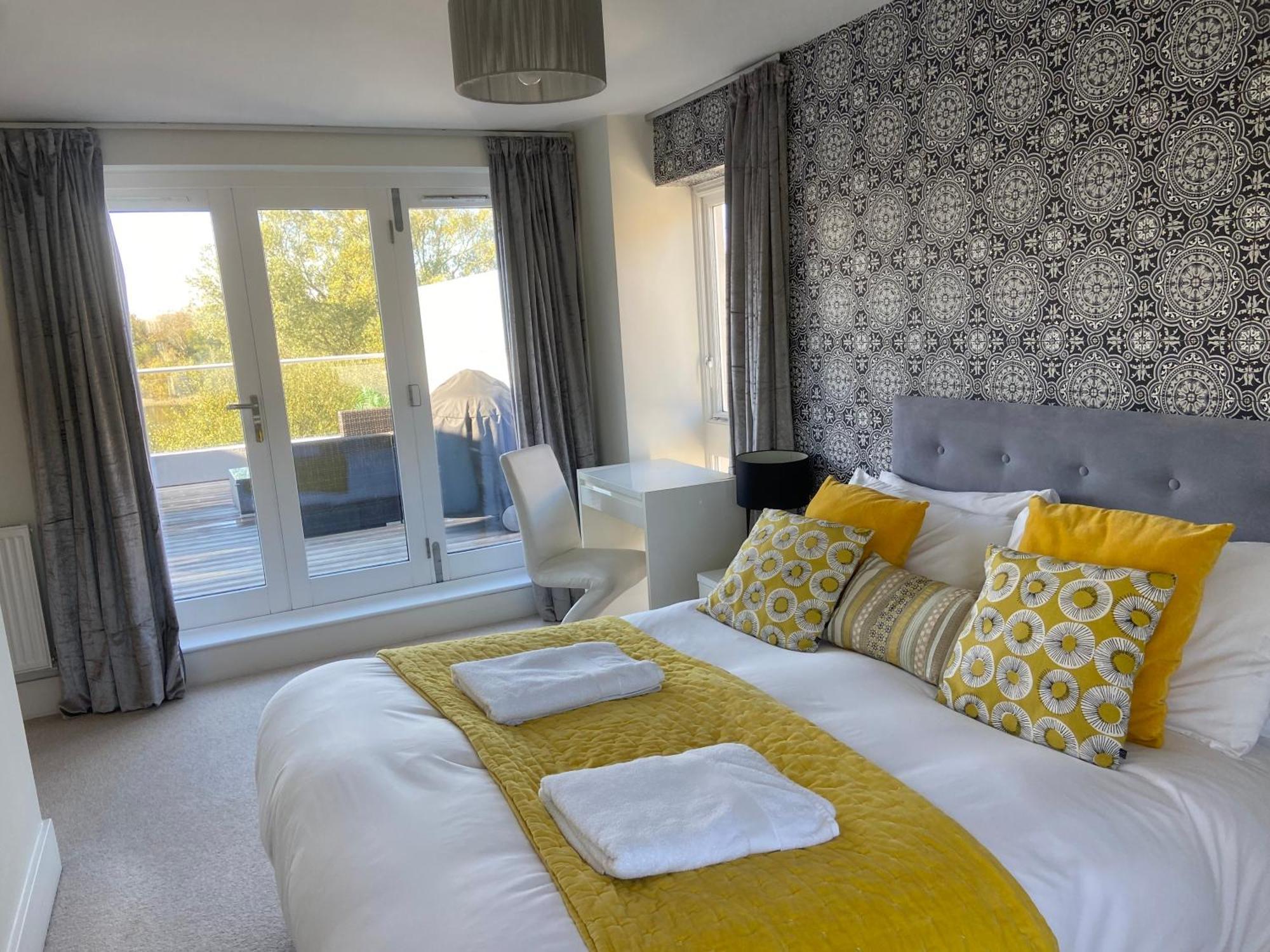 Reed Warbler - Hm111 - Lower Mill Estate Penthouse Apartment With Spa Access Somerford Keynes Екстериор снимка